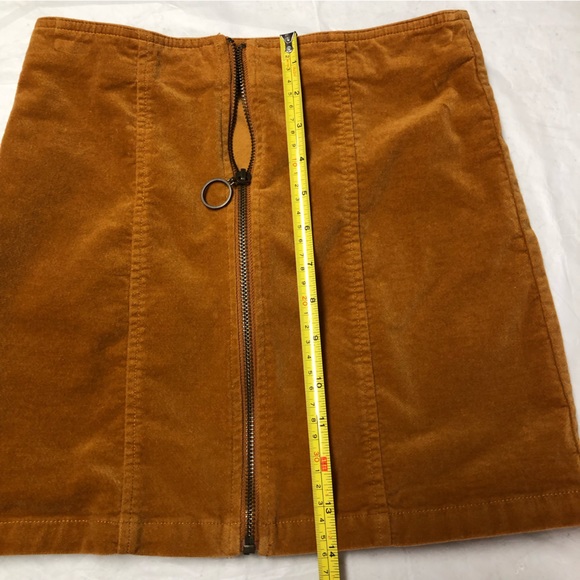 Forever 21 Zippered Front Mini Skirt - Picture 4 of 6